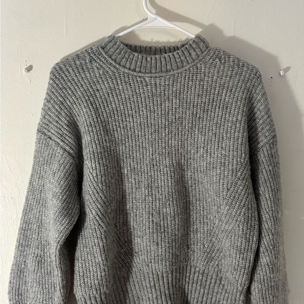 Size Small Gray Ribbed Knit Women’s Sweater
